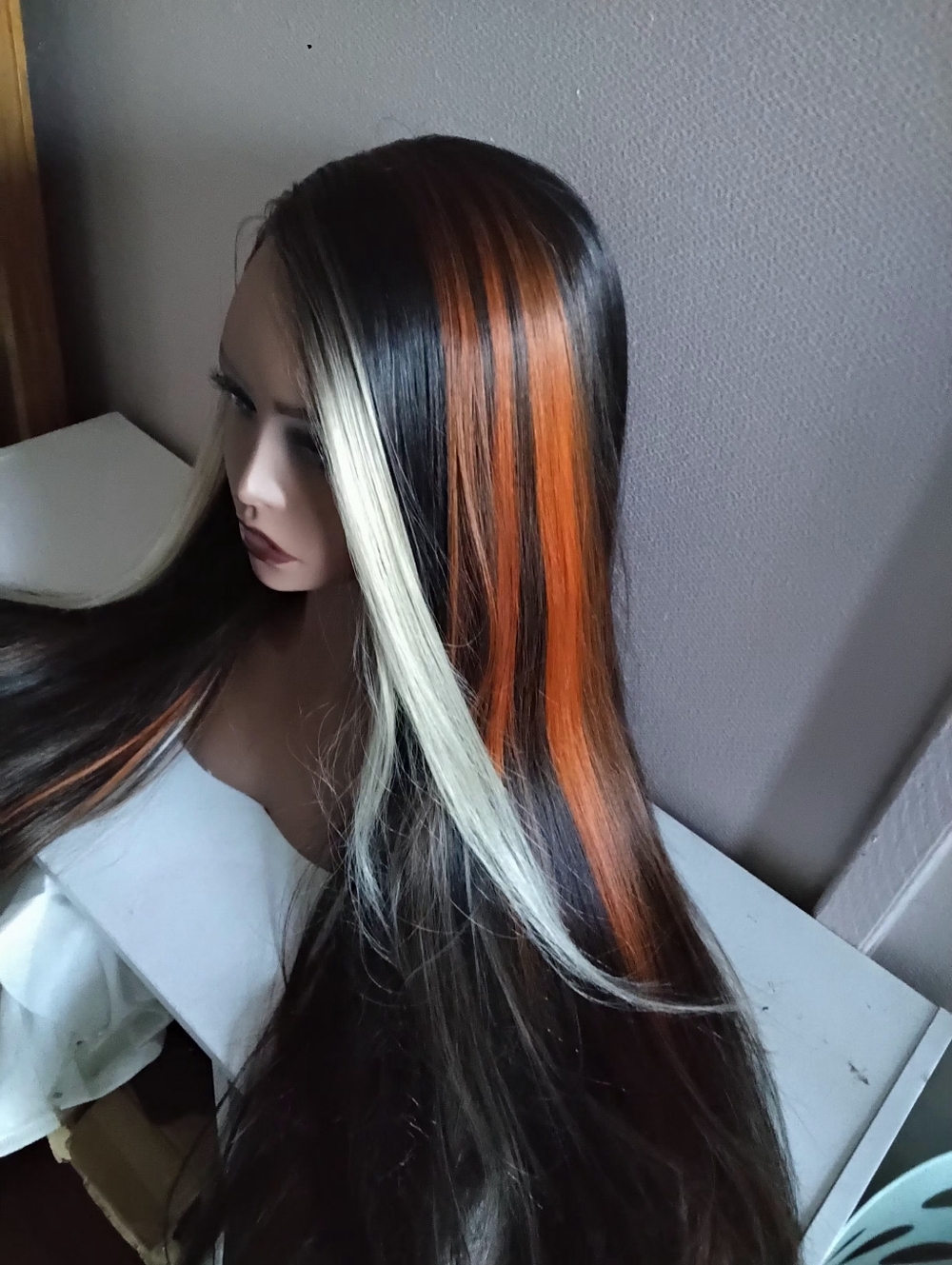 Long Straight Women’s Wig with Blonde Highlights - Unknown Brand - Picture 2 of 4